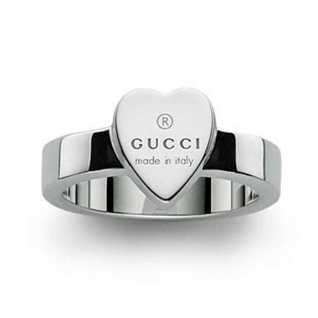 Gucci Anello gucci in argento con cuore trademark